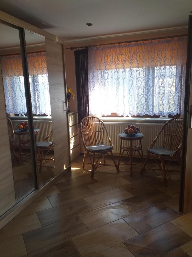 Domek Caloroczny "U Haliny" Mutne Exteriör bild